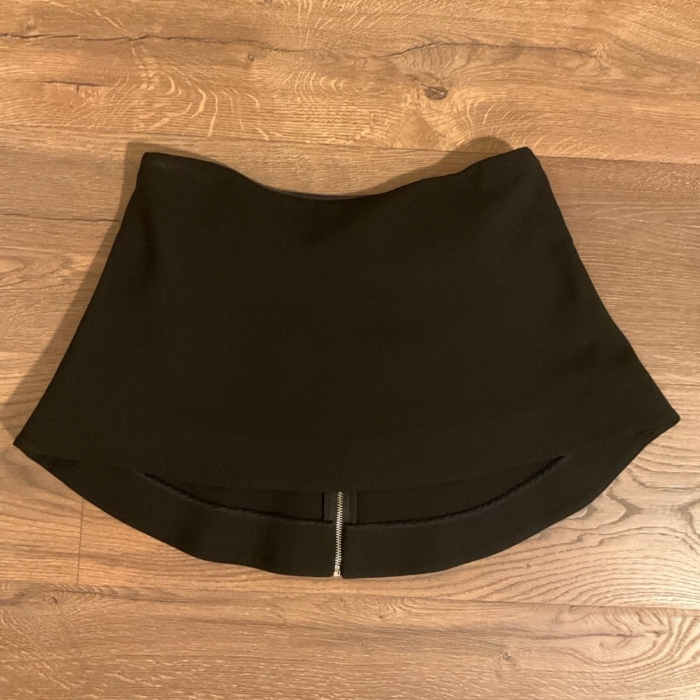 Elizabeth and James Addilyn black strapless cropped top with zippered back, S - Picture 3 of 10